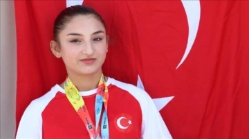 Dünya şampiyonu bilek güreşçi Şaziye'ye Samsun'da karşılama