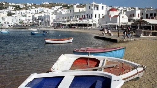 Ege'deki Mikonos Adası'nda deniz suyu çekildi