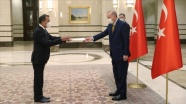 El Salvador'un Ankara Büyükelçisi Gomez Cumhurbaşkanı Erdoğan'a güven mektubu sundu