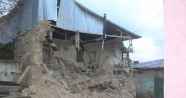 Elazığ'daki 5.2'lik deprem, bin 325 ev ve ahıra zarar vermiş