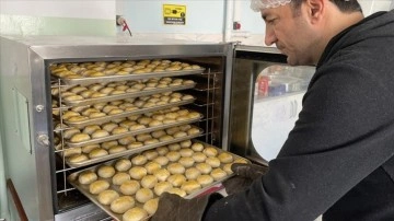 Elazığ'da depremzedeler için günlük 15 bin poğaça, pasta ve simit üretiliyor