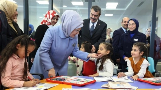 Emine Erdoğan, Gaziantep'te Şahinbey Millet Kütüphanesini ziyaret etti