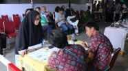 Endonezya'da iki seçimin aynı gün yapılmasının bilançosu ağırlaşıyor