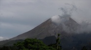 Endonezya'da Merapi Yanardağı'ndaki patlamalar bölge halkını olumsuz etkiliyor