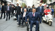 'Engelsiz yürüyüşe' katılan Vali tekerlekli sandalye kullandı