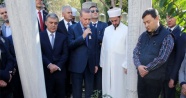 Erdoğan, Kemal Unakıtan'ın kabri başında Kur'an okudu