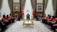 Erdoğan, Rio&#039;da madalya kazanan sporcuları kabul etti