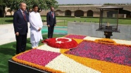 Erdoğan, Mahatma Gandhi Anıtı'nı ziyaret etti