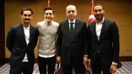 Erdoğan Premier Lig&#039;de oynayan Türk futbolcularla buluştu