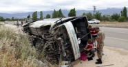 Erzincan'da işçi minibüsü devrildi: 19 yaralı