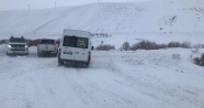 Erzurum’da çığ düşmesi ve tipi nedeniyle çok sayıda vatandaş mahsur kaldı