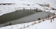 Erzurum&#039;da soğuklar başladı, gölet dondu