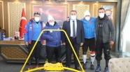 Erzurum'daki kayakçı otistik ikizlere, evde antrenman için simülatör desteği