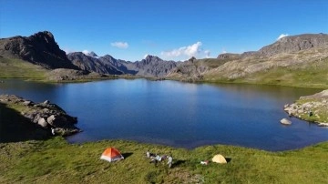 Erzurum'da 3 bin 200 rakımdaki Yedigöller çeşitliliğiyle doğaya renk katıyor