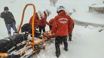 Erzurum'da JAK timleri hasta çocuğu kar motoruyla hastaneye ulaştırdı