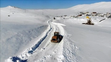 Erzurum'da kar ve tipi nedeniyle 397 yerleşime ulaşım sağlanamıyor