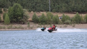 Erzurum'da Teke Deresi Göleti'nde jet ski heyecanı