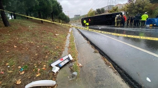 Esenler’de yolcu otobüsünün devrilmesi sonucu 2 kişi öldü, 18 kişi yaralandı