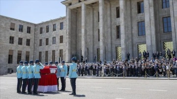Dışişleri eski Bakanı Yaşar Yakış için Meclis'te cenaze töreni düzenlendi
