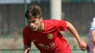 Eskişehirspor&#39;un genç futbolcusu trafik kazasında vefat etti