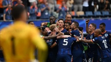 EURO 2024 D Grubu ilk maçında Hollanda, Polonya'yı 2-1 yendi