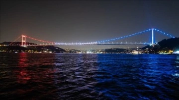 Fatih Sultan Mehmet Köprüsü Filipinler bayrağı renkleriyle aydınlatıldı