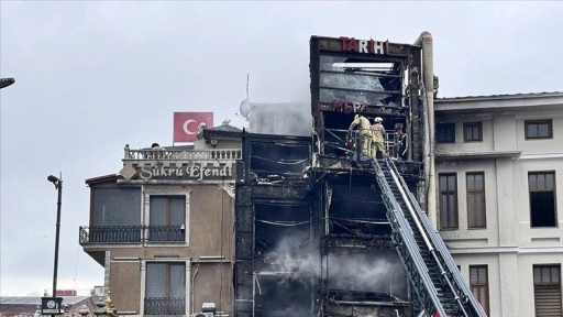 Fatih'te restoranda çıkan yangın söndürüldü