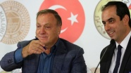 Fenerbahçe'de Advocaat imzayı attı