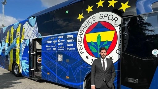 Fenerbahçe Futbol A Takımı, yeni otobüsünü teslim aldı