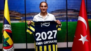 Fenerbahçe, genç oyuncusu Emir Ortakaya'nın sözleşmesini uzattı