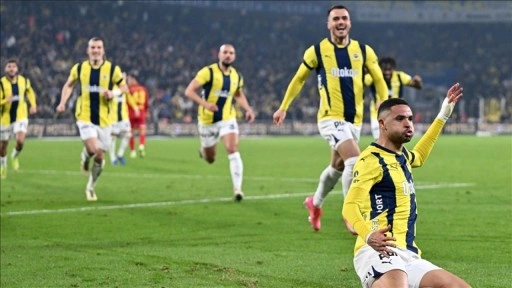 Fenerbahçe 'geri dönüşler'le yarıştan kopmadı