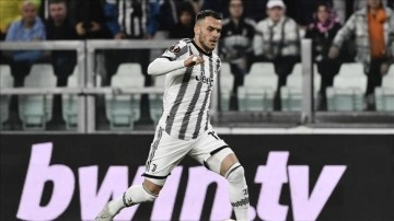 Fenerbahçe'nin transfer gündemindeki Filip Kostic, İstanbul'a geldi