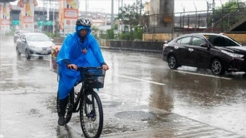 Filipinler'de fırtına ve yağış hayatı olumsuz etkiledi