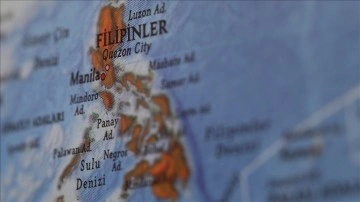 Filipinler'de yaklaşık 1,5 milyon litre petrol taşıyan tanker gemisi alabora oldu