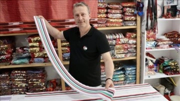 Filistin bayrağı renklerinde üretilen bandanaların geliri Gazze'ye gönderilecek