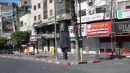 Filistinliler İsrail&#039;in saldırılarına tepki için greve gitti