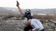 Filistinlilerin arasına gizlenen İsrail polisinden müdahale