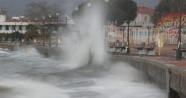 Fırtına Marmara'yı vurdu