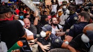 Floyd protestolarının sürdüğü ABD'de siyahi öğrencilere 'aşırı güç' kullanan polisler