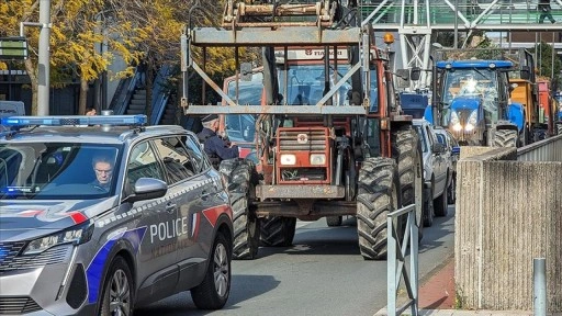 Fransa'da çiftçi sendikalarından yeniden eylem sinyali