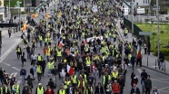 Fransa&#039;da göstericiler yeniden sokaklarda