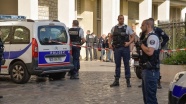 Fransa'da iki otobüs durağına yapılan araçlı saldırıda bir kişi öldü