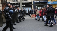 Fransa'da polis şiddetine karşı protestolar artıyor