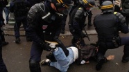 Fransa&#039;da polise ilk kez sarı yelekliye şiddetten hapis cezası