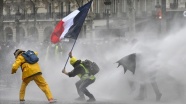 Fransa'da sarı yeleklilerin gösterileri 5. ayını doldurdu