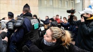 Fransa&#039;da sarı yeleklilerin gösterilerinde 21 kişi gözaltına alındı