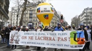 Fransa'da sendikalar emeklilik reformunun geri çekilmesini istiyor