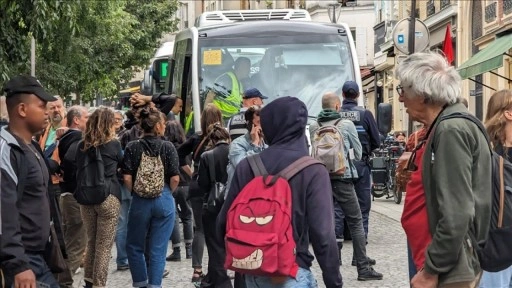 Fransa'da yeni hükümet yasa dışı göçmenlerin sınır dışı edilmesini kolaylaştıracak