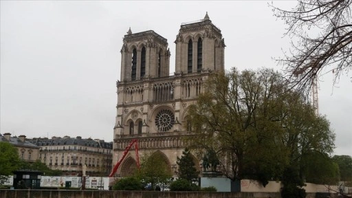 Fransız hükümeti Notre Dame Katedrali'ne turistik ziyaretlerden ücret almak istiyor