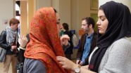 Fransız siyasetçiler için en kolay hedef Müslüman kadınlar